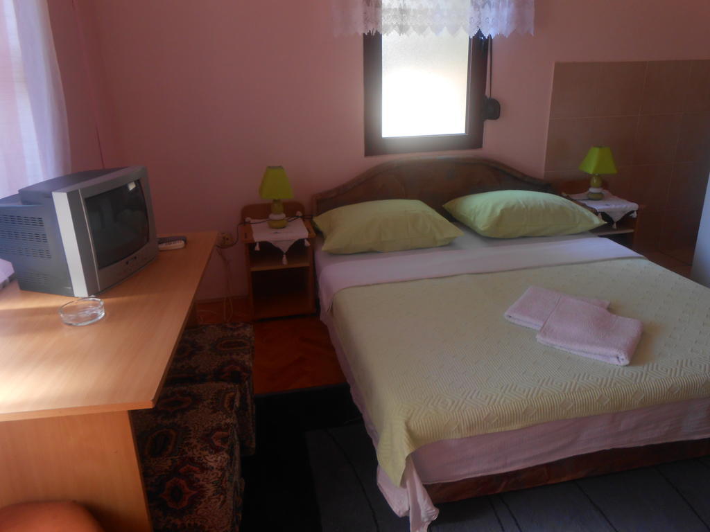 Apartments & Hostel Zdrava Hrana Mostar Quarto foto