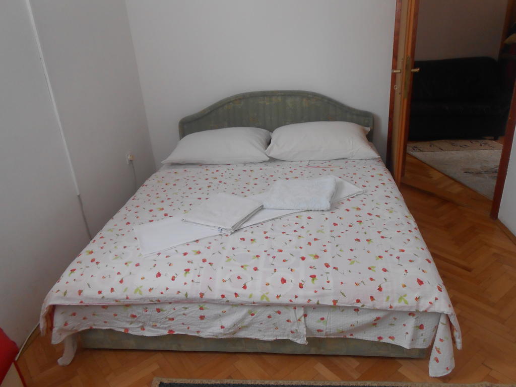 Apartments & Hostel Zdrava Hrana Mostar Quarto foto